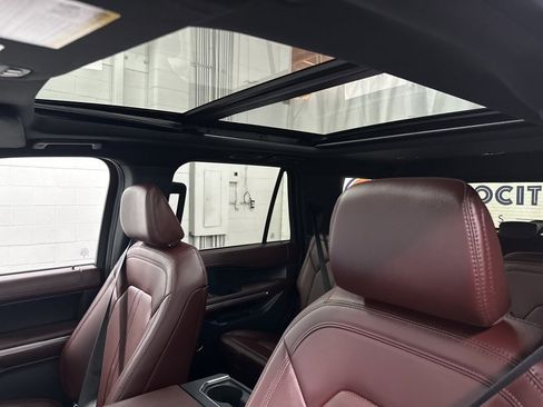 Used 2024 Ford Expedition Limited image 38