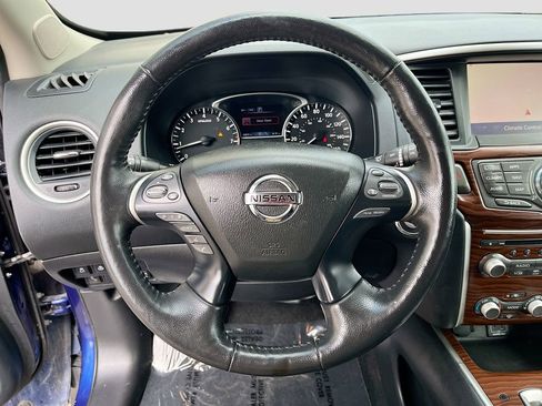 Used 2020 Nissan Pathfinder Platinum image 11