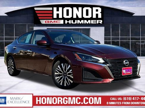 Used 2023 Nissan Altima 2.5 SV image 1