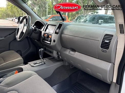 Used 2021 Nissan Frontier SV w/ Midnight Edition Floor Mats RWD image 8