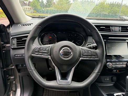 Used 2020 Nissan Rogue SV FWD image 10