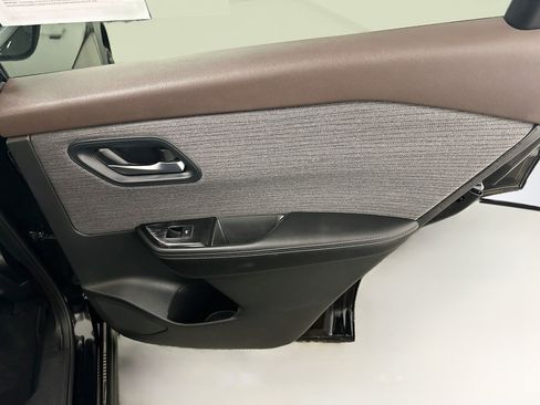 Used 2023 Nissan Rogue SV AWD/4WD image 30