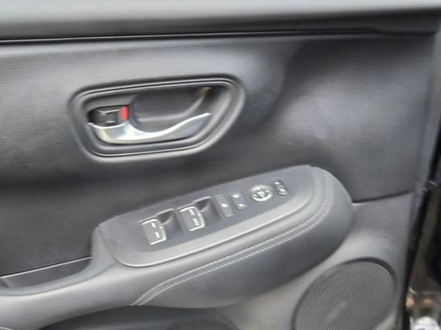 Used 2025 Honda HR-V EX-L image 11