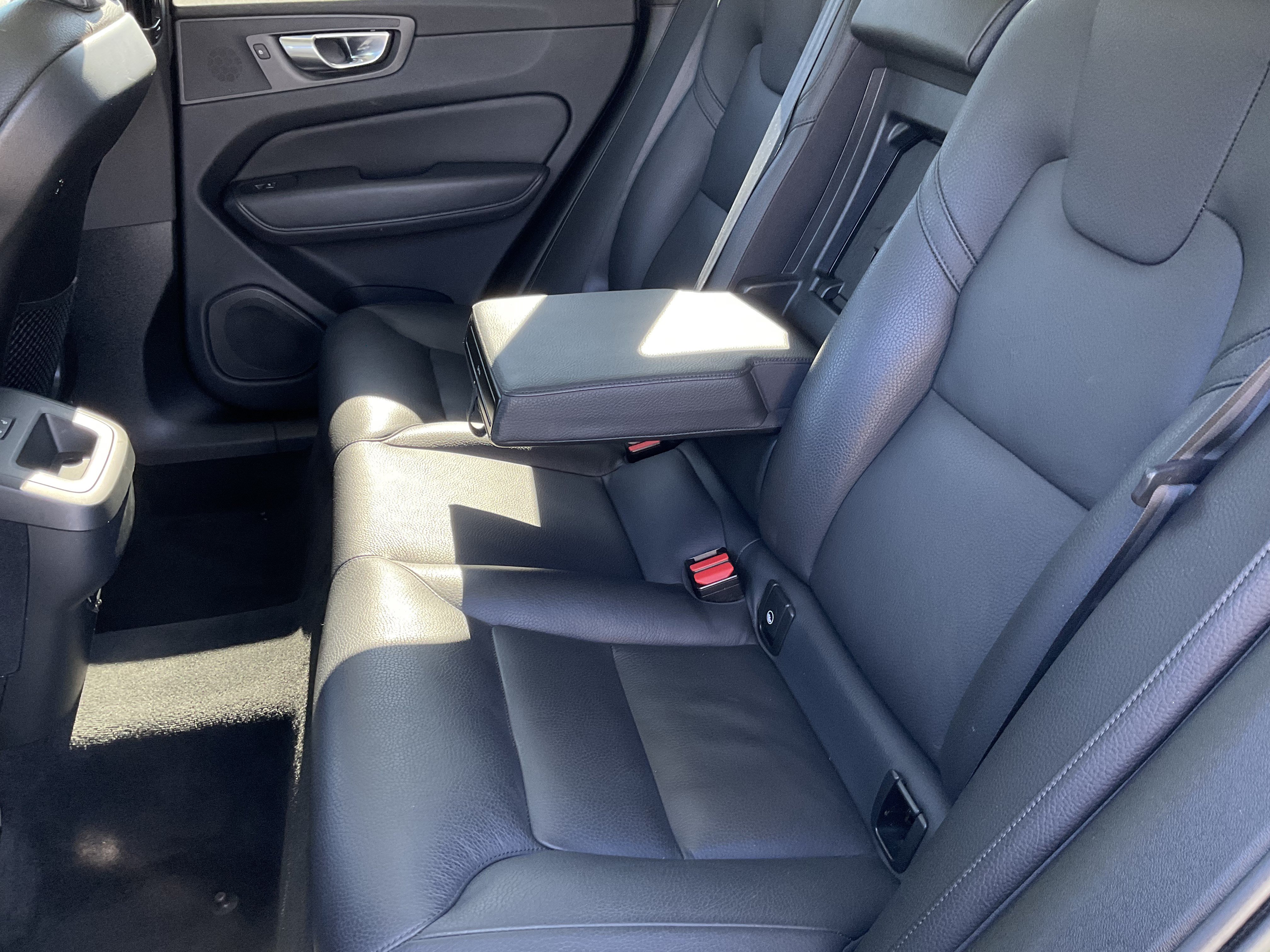 Used 2023 Volvo XC60 B5 Plus AWD/4WD image 40