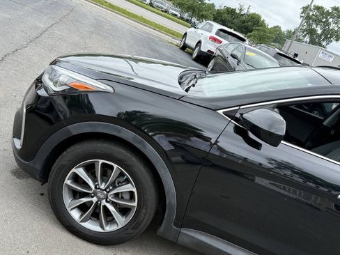 Used 2017 Hyundai Santa Fe SE AWD/4WD image 4