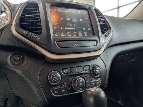 Used 2014 Jeep Cherokee Limited w/ Trailer Tow Group image 22