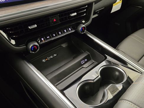 New 2026 Chevrolet Tahoe High Country AWD/4WD image 20