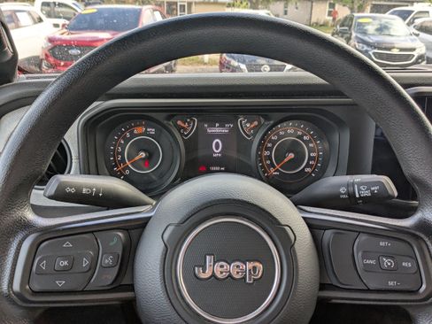 Used 2025 Jeep Wrangler Sport AWD/4WD image 28