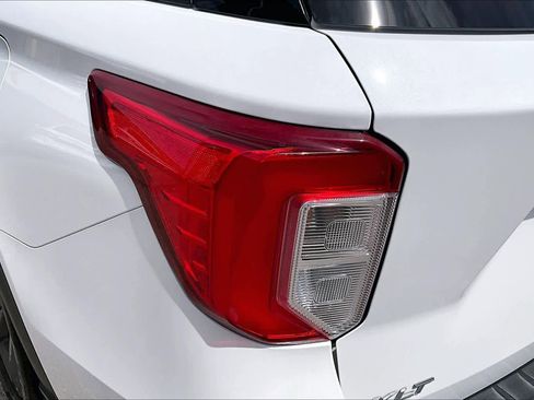 Certified 2021 Ford Explorer XLT w/ Equipment Group 202A image 27