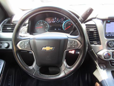 Used 2017 Chevrolet Suburban LT RWD image 19