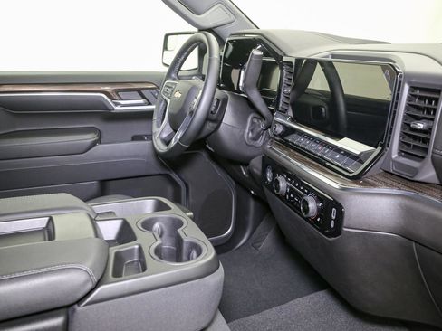 Used 2024 Chevrolet Silverado 1500 LT image 18