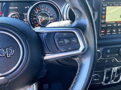 Used 2020 Jeep Wrangler Unlimited Sahara image 12