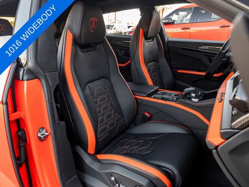 Used 2025 Lamborghini Urus SE AWD/4WD image 31