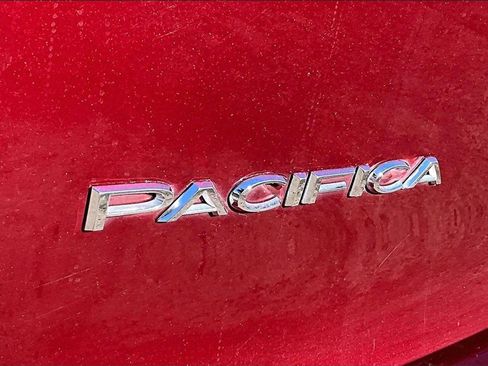 Used 2023 Chrysler Pacifica Touring-L image 34