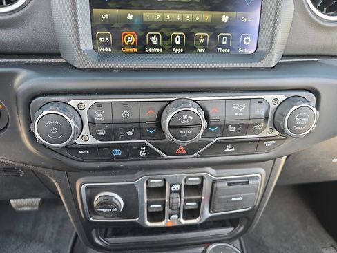 Used 2021 Jeep Wrangler Unlimited Sahara w/ Cold Weather Group AWD/4WD image 23