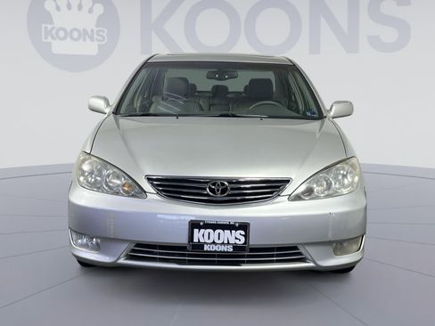 Used 2005 Toyota Camry XLE FWD image 4