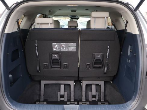 New 2026 Kia Carnival EX FWD image 10