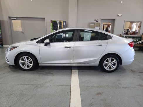 Used 2017 Chevrolet Cruze LT w/ Convenience Package FWD image 1