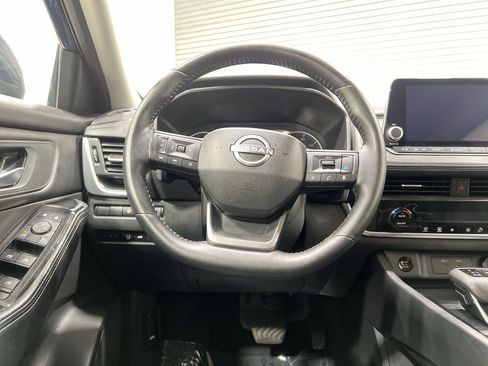 Used 2025 Nissan Rogue SV AWD/4WD image 14