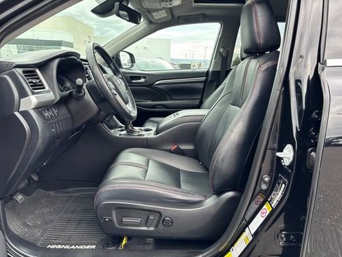Used 2019 Toyota Highlander SE image 10
