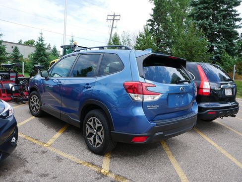 Used 2022 Subaru Forester Premium w/ Popular Package #1 AWD/4WD image 3