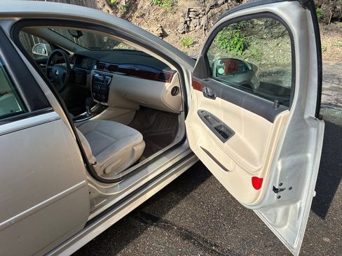 Used 2011 Chevrolet Impala LS image 4