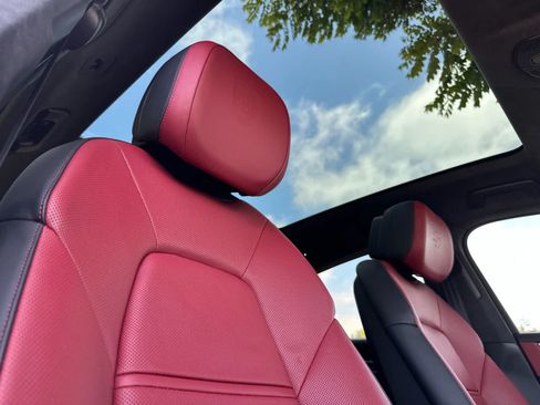 Certified 2025 Porsche Cayenne Turbo AWD/4WD image 18