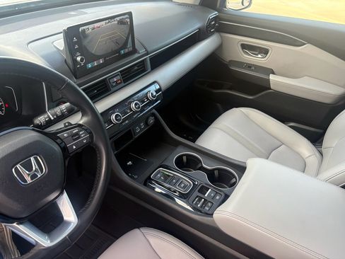 Certified 2025 Honda Pilot Touring image 17