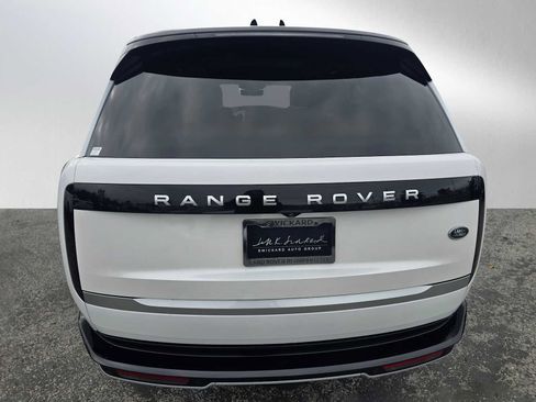 Used 2023 Land Rover Range Rover Autobiography image 4