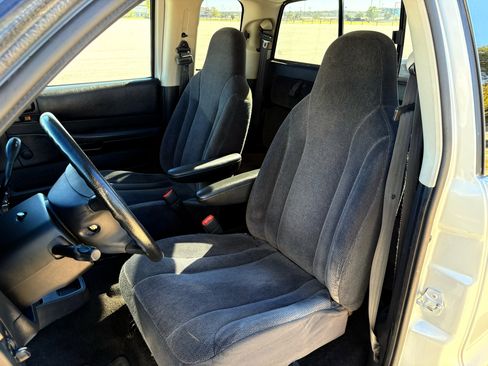 Used 2004 Dodge Dakota Club Cab 2WD w/ Tire & Handling Group image 42