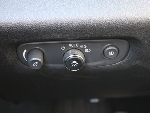 Used 2018 Chevrolet Traverse LT FWD image 32