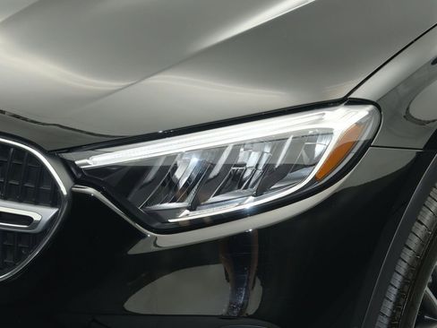 Used 2026 Mercedes-Benz GLC 300 4MATIC image 9