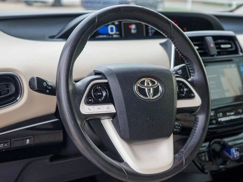 Used 2016 Toyota Prius Three image 11