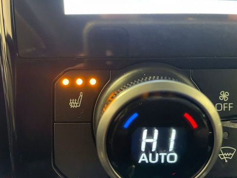 Used 2023 Toyota Highlander XLE image 36