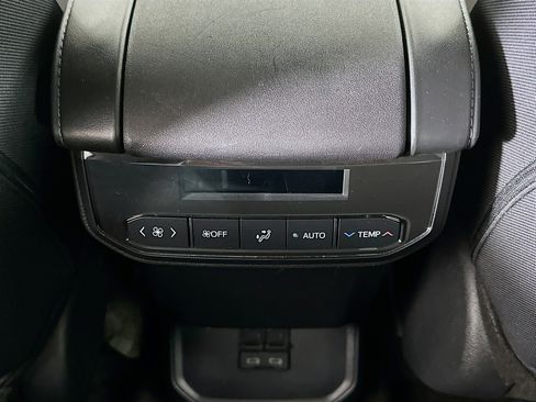 Used 2024 Toyota Highlander LE image 28