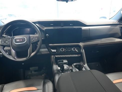Used 2024 GMC Sierra 1500 AT4 w/ Technology Package AWD/4WD image 17