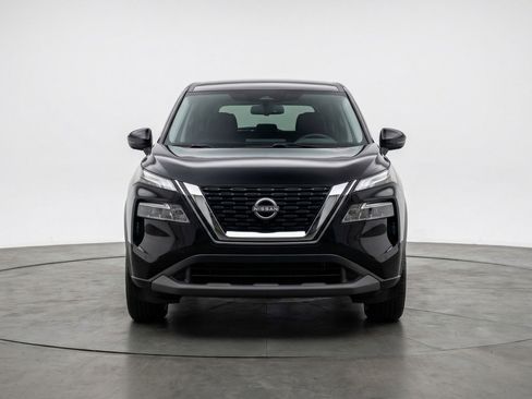 Used 2025 Nissan Rogue SV AWD/4WD image 2