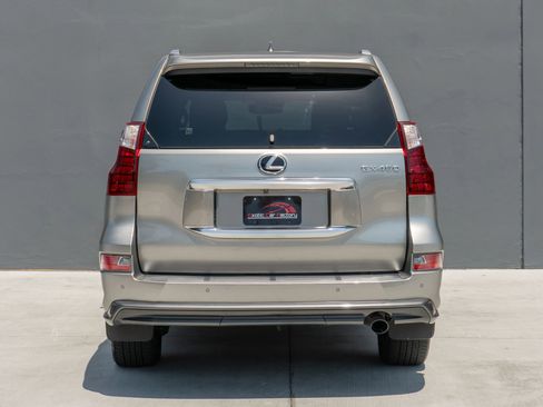Used 2022 Lexus GX 460 Premium w/ Accessory Package AWD/4WD image 3