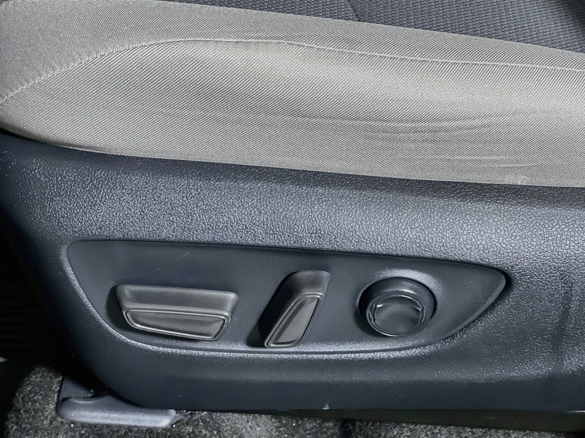 Used 2025 Toyota RAV4 XLE w/ Convenience Package FWD image 15