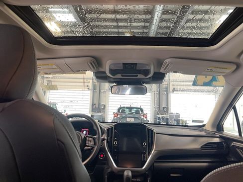 Used 2024 Subaru Crosstrek 2.0i Premium image 6