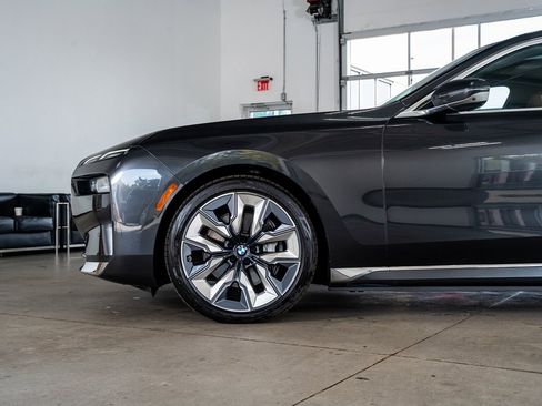 Used 2024 BMW i7 xDrive60 image 9