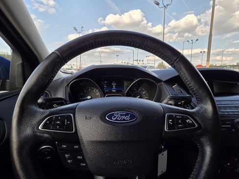 Used 2018 Ford Focus SE w/ Cold Weather Package FWD image 21
