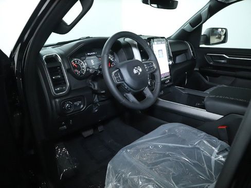 Used 2025 RAM 1500 Big Horn AWD/4WD image 17