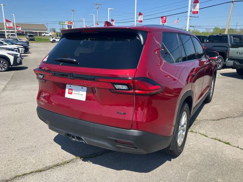 Certified 2024 Toyota Grand Highlander XLE image 7