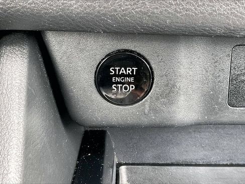 Used 2024 Nissan Rogue S FWD image 27