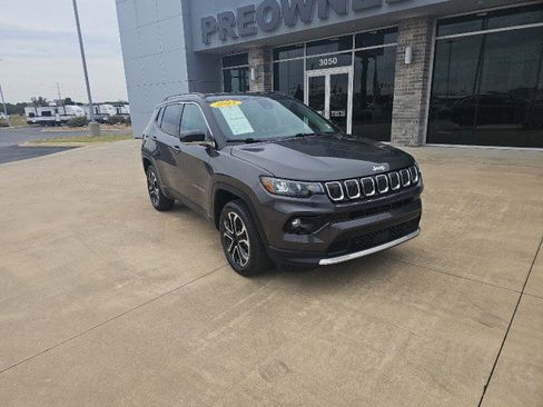 Used 2022 Jeep Compass Limited image 3