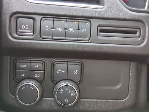 Used 2021 Chevrolet Suburban LT image 22