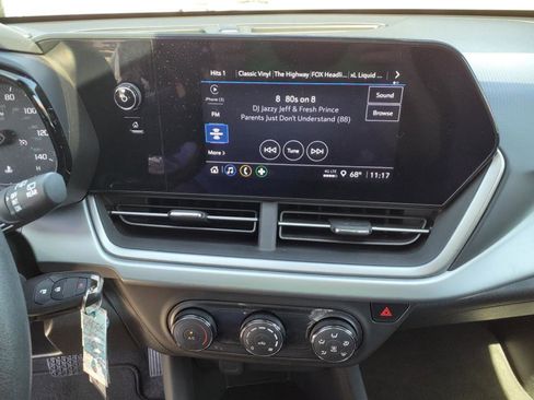 Used 2024 Chevrolet Trax LS image 17