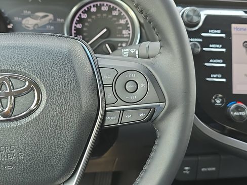 Used 2018 Toyota Camry XLE w/ Audio Package FWD image 17