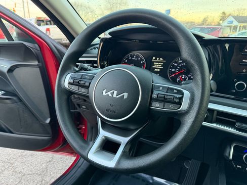 Used 2023 Kia K5 LXS image 30